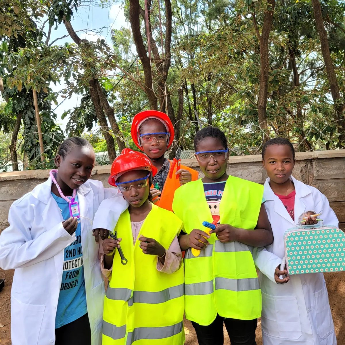 YStripesKenya's tweet photo. #EquitableEducation 
We love partnering with @ChezaChezaDance because like us they believe children learn by doing.A throwback from our time at ChezaCheza when we wowed students with science and they showed us some dance moves
#WeSTEMTogether
#YoungStripes
#EducateEmpowerIncubate https://t.co/tMEugHR7Yi
