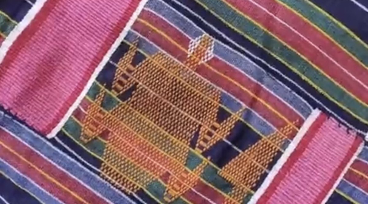 Embossing the spider 🕷on the Ke-Te fabric is a skill the EƲE Weavers have mastered, compared to no other.
Bcos in our Cosmology, the creation process is likened to how a spider makes it web 🕸.
The Creator(s) combined Light (Colors) & Sound spectra to create.
I.e. GUNAS Factors