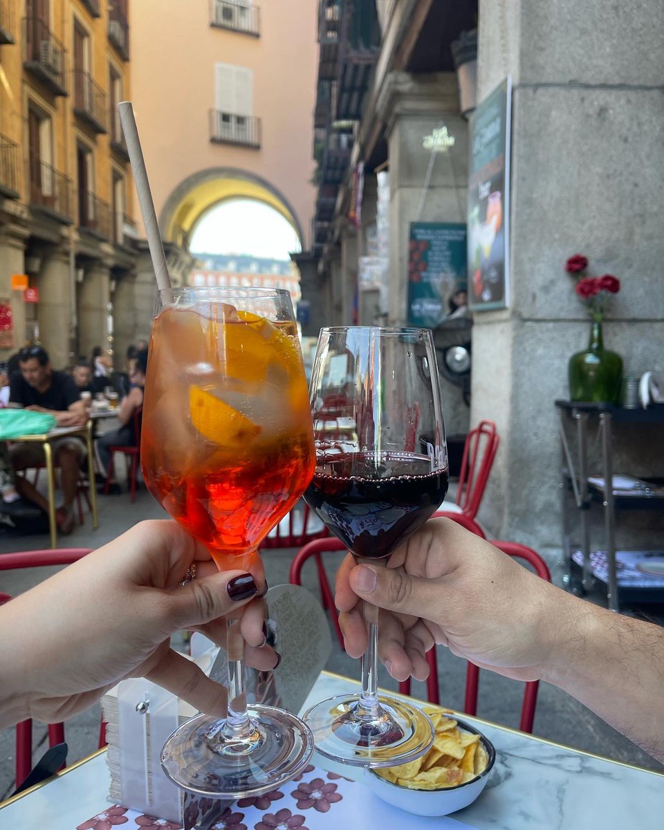 LorenzaCuartas's tweet photo. Todo muy rico de vacaciones, pero lo que nadie sabe es que ayer me dormí a las 3am editando un video de último momento, que tuve que planear dos coberturas, y un cliente esta de feria en USA… https://t.co/6kIdYq3sKn