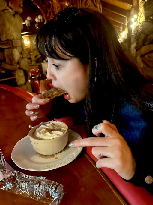 &ldquo;How fancy is this premium hot chocolate?&rdquo; Conclusion: it was not fancy at all 🥲 https://t.co/FSglm4