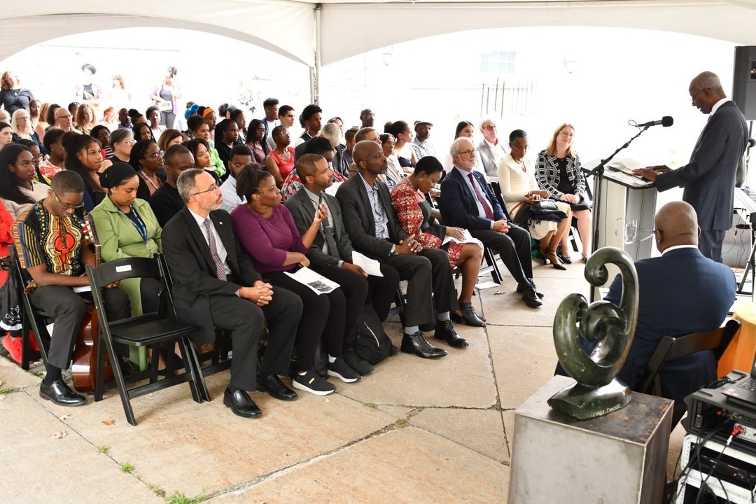queensu's tweet photo. At a special event, Queen’s unveiled a new plinth to honour those affected by a 1918 ban of Black medical students. It was an opportunity to acknowledge past wrongs and look toward a future of greater respect, representation, and justice.

Learn more: https://t.co/LPeA379Dxk https://t.co/JzmCfuMhix