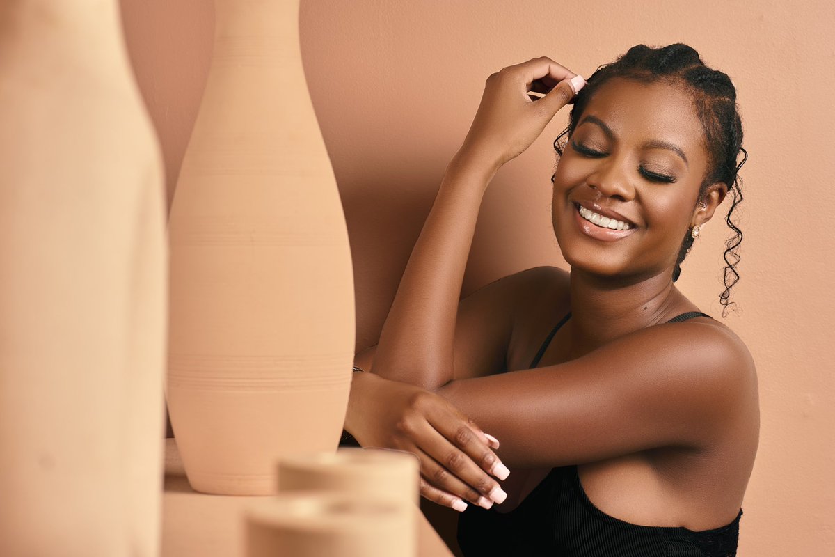 itsbrandip's tweet photo. Count your blessings 🙏🏾

💄 @letsmakeup.gn 
📸 @mevphotographie 

#modelbrandiphillips #itsbrandiphillips #atlanta #braids #model #photoshoot #atlmodel #littleblackdress #browngirl https://t.co/gIye5QlyT7