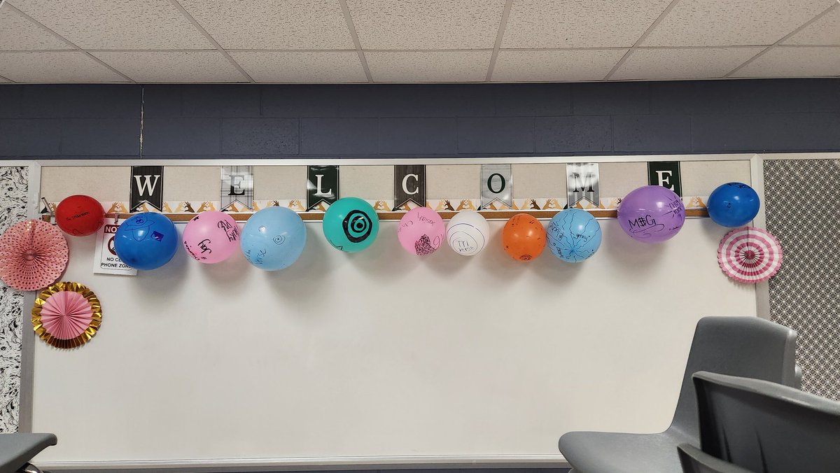 TeacherLife888's tweet photo. Earth + Space students created a Universe today while working in collaborative groups!  They collected data and analyzed results. Tomorrow, they will report their results. Go, Rams! @CyFairISD @CypressRidgeHS @CFISDScience https://t.co/Q55NWPVG9x