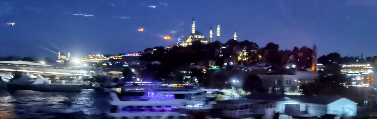 Diario de un reportero en Turquía
Estambul, puerta Oriente y Occidente, en Europa. Toca cenar, callejear y mañana, rumbo Anatolia Oriental, a Asia  #Turquía #Turkiye
#Estambul #Istambul
#DiarioDeUnReportero #LaEspañaMágica #EspañaMágica #CaminoDeSantiago mundo #World 🙂🤙👣🎒📚🎙️