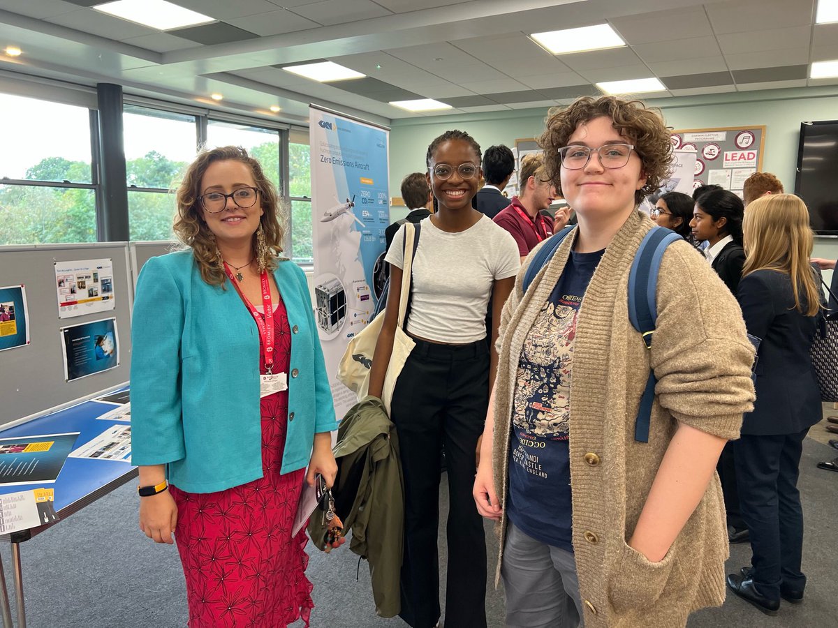 SydenhamHigh's tweet image. Our Sixth Form Scientists discussing “high-flying” careers in the field of aerospace &amp;amp; flying a drone at the Schools’ Aerospace Careers Programme at our fellow @GDST @bromleyhs this afternoon. Thanks so much for having us! @SchoolsACP @GKNAero @BostonDynamics #forgeyourownpath
