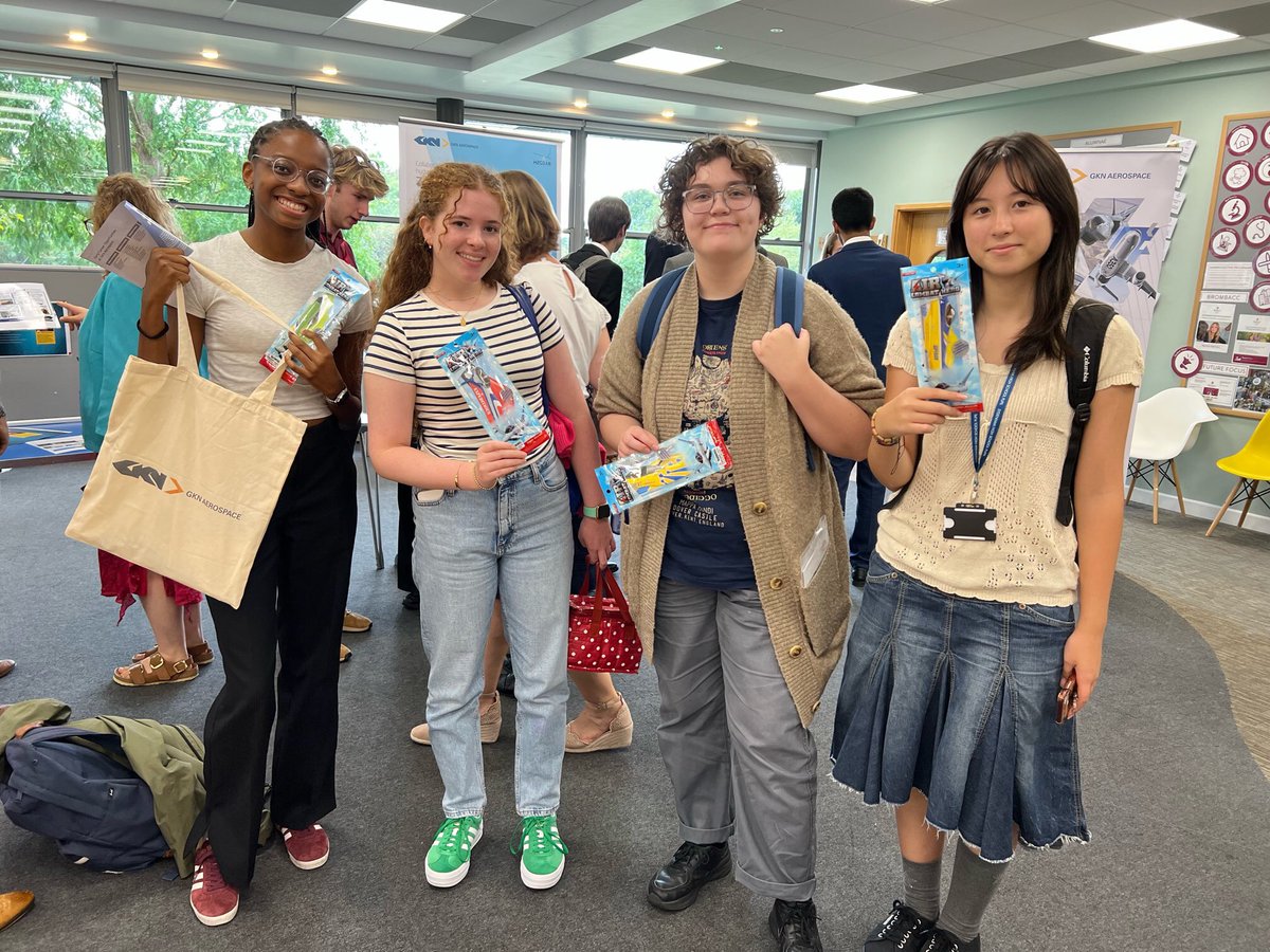 SydenhamHigh's tweet image. Our Sixth Form Scientists discussing “high-flying” careers in the field of aerospace &amp;amp; flying a drone at the Schools’ Aerospace Careers Programme at our fellow @GDST @bromleyhs this afternoon. Thanks so much for having us! @SchoolsACP @GKNAero @BostonDynamics #forgeyourownpath