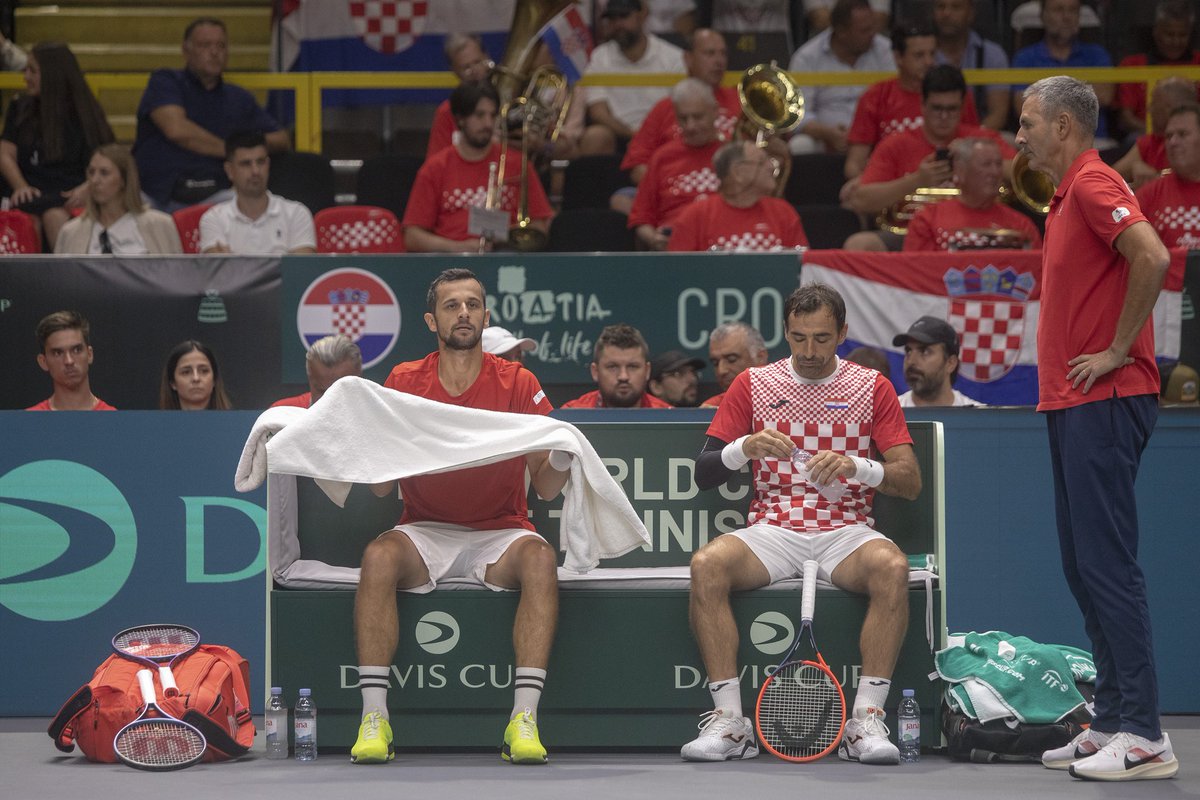 hts_sluzbeni's tweet image. Hrvatska je izgubila od SAD-a u prvom ovotjednom nastupu na turniru @DavisCup u Splitu. 🎾🇭🇷🇺🇸

Više na linku: bit.ly/3r5FKDV

📷: Mario Ćužić/HTS

#Dodig #Pavic #DavisCup #DavisCupFinals #HTS #IdemoHrvatska #Split #CroatiaFullOfLife #HEP #JANAF #Cetina #SIXT