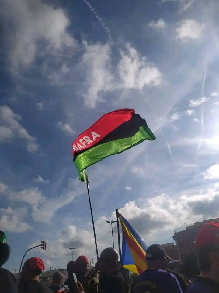 ManexcelO's tweet image. Nothing on earth will stop this flag from rising one day, the appointed date is no more far.
Isee