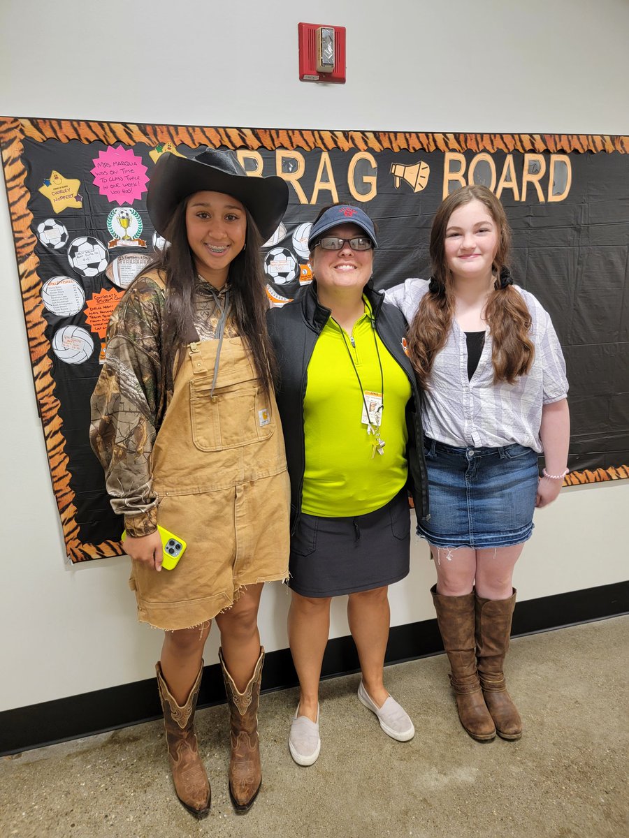 GMS304's tweet photo. Country vs Country Club to celebrate HOCO this week.  Tomorrow is class color ORANGE for 8th grade. https://t.co/3s5Wj0BsWN