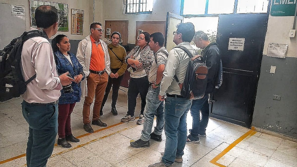 SecCTeICundi's tweet photo. Desde el municipio de #Tocancipá, se realizó la mesa de trabajo con los operadores @UNALOficial y @UCundinamarca, identificando los lugares estratégicos para la instalación de los proyectos piloto en el marco del Convenio #MICROREDES  @AlcaldiaToca #RegiónQueProgresa https://t.co/3kGJ1ICfqw