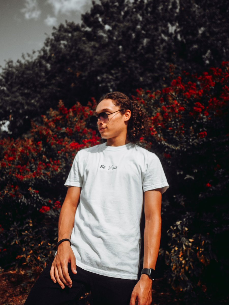 TruColours20's tweet photo. Be true,
Be you. 

- TCA, always creating to empower you to be yourself.🌎❤️

Catch this tee and other affirmation tees on our website!

#trucoloursapparel #tshirts #photograghy #SmallBusiness https://t.co/1GR2WaObzZ