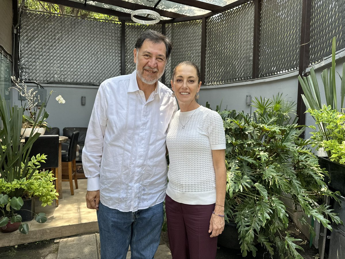 Con mi compañero Gerardo Fernández Noroña, quien nos ayudará a coordinar vocerías y al vínculo con organizaciones sociales y civiles.