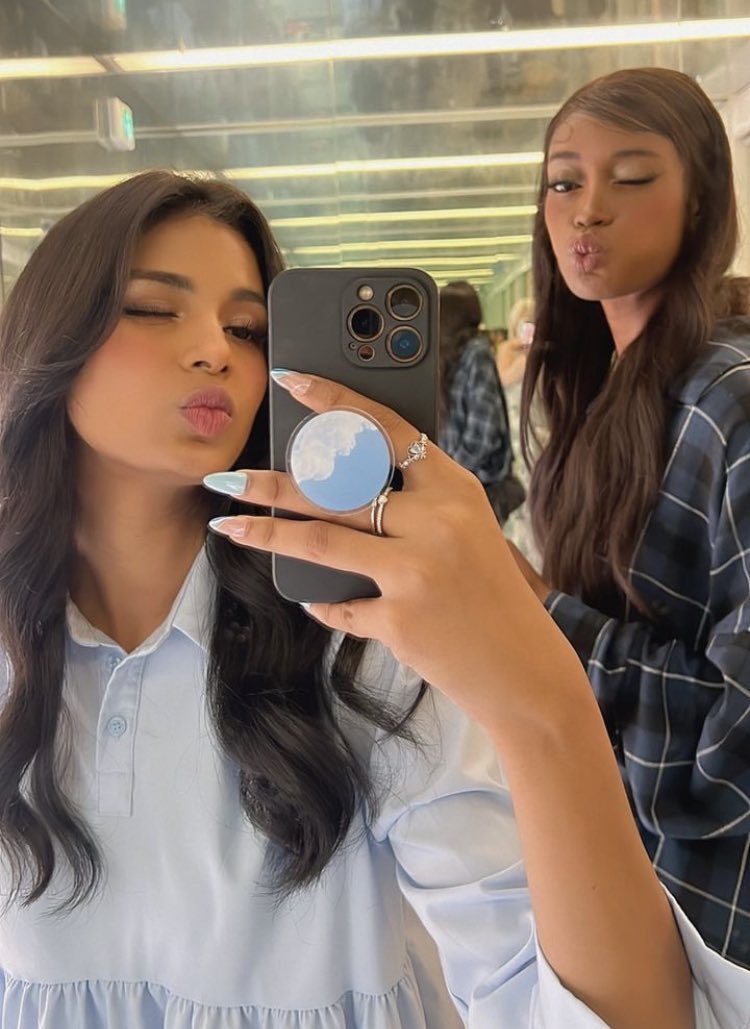 sriyasaves's tweet photo. Princess Sriya Dump 📷👸🏽😽 https://t.co/zfcM1w6j6H