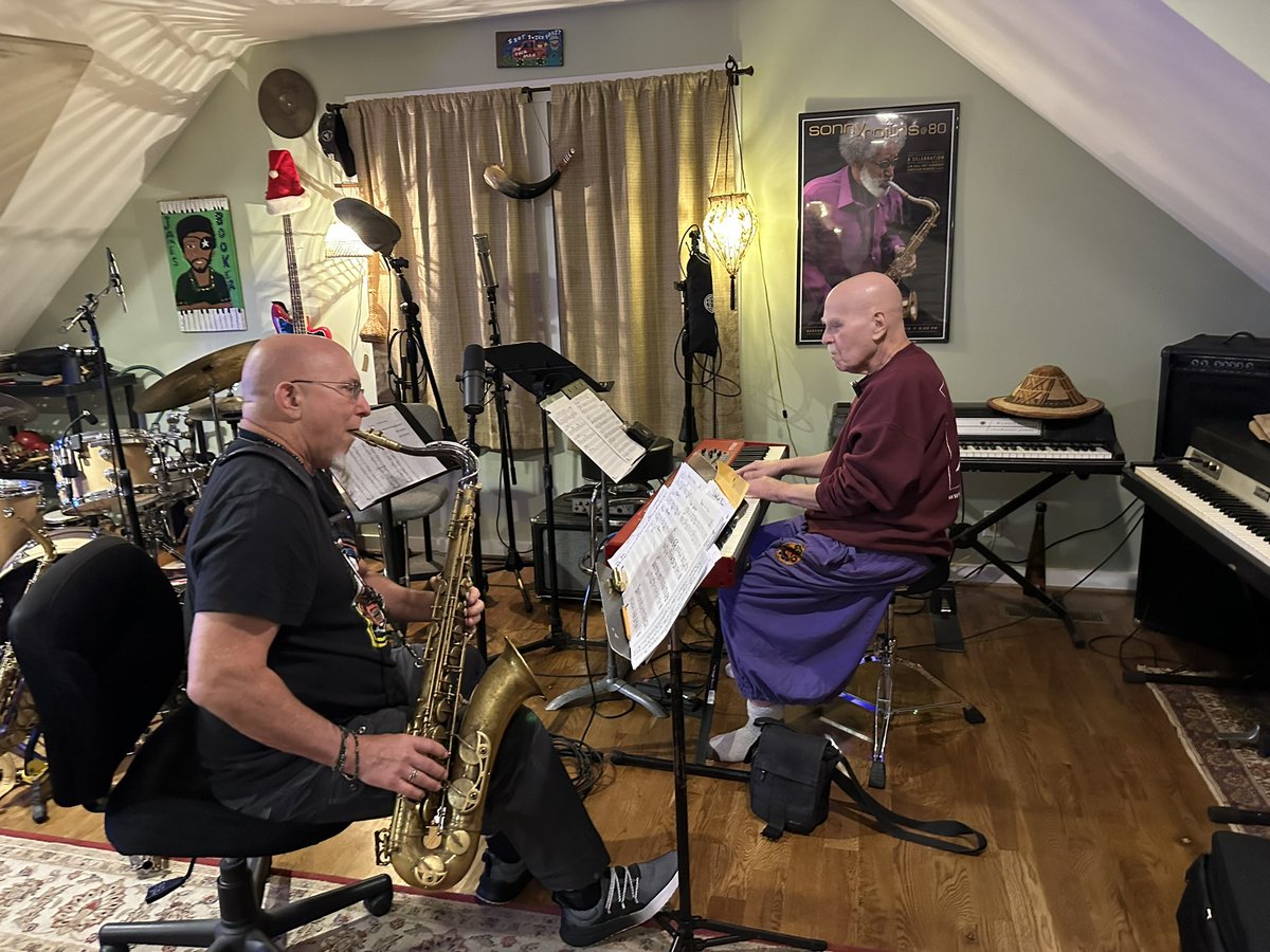 I think we are all feeling fired up after a sweet hang last night in Nashville. Here’s a photo from last night of Jeff Coffin and Ra Kalam Bob Moses playing. Much more to come. 

Click the link below. 

igg.me/at/bobmosesdru…

@jeffcoffinmusic