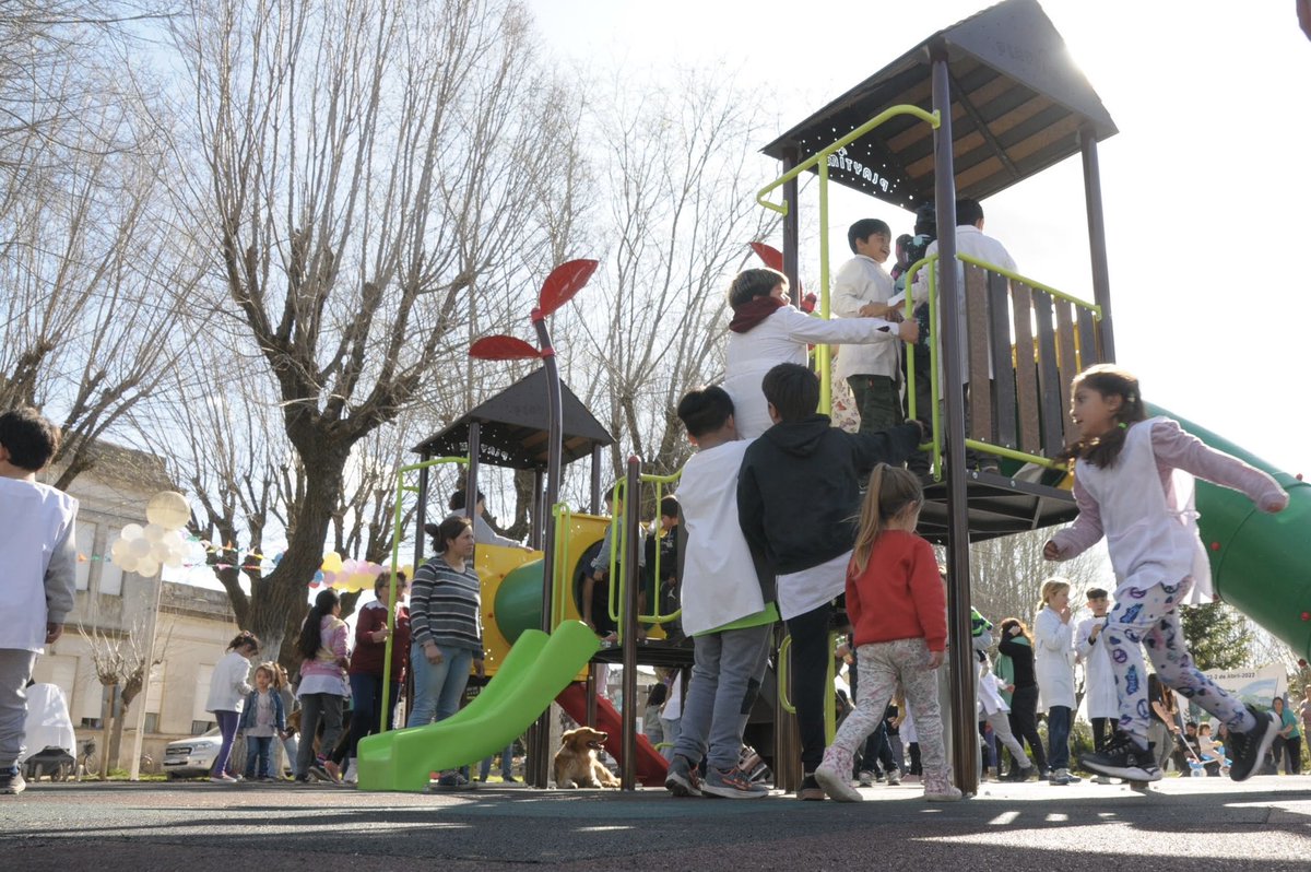 fundacionbapro's tweet photo. 🪁¡#AJugarALaPlaza en #GeneralGuido!

Junto al intendente Carlos Humberto Rocha inauguramos el nuevo patio de juegos de la plaza San Martín de la localidad de Labardén. https://t.co/xgyydJAHJt