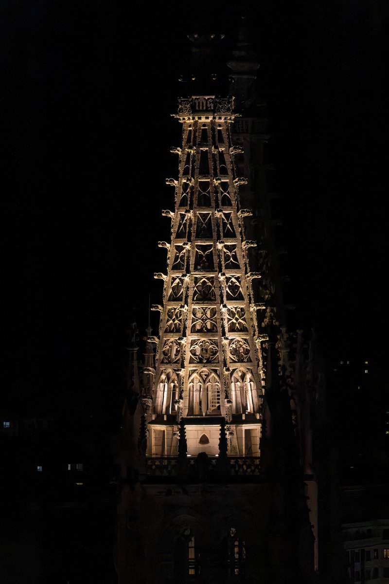 AlvaroSaiz's tweet photo. Pruebas de la nueva iluminación de la catedral de Burgos https://t.co/57aptKNNfK