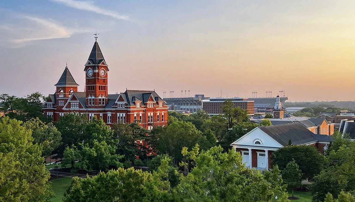 AuburnU's tweet photo. …‘neath the sun-kissed sky🧡 https://t.co/YxkoVavXco