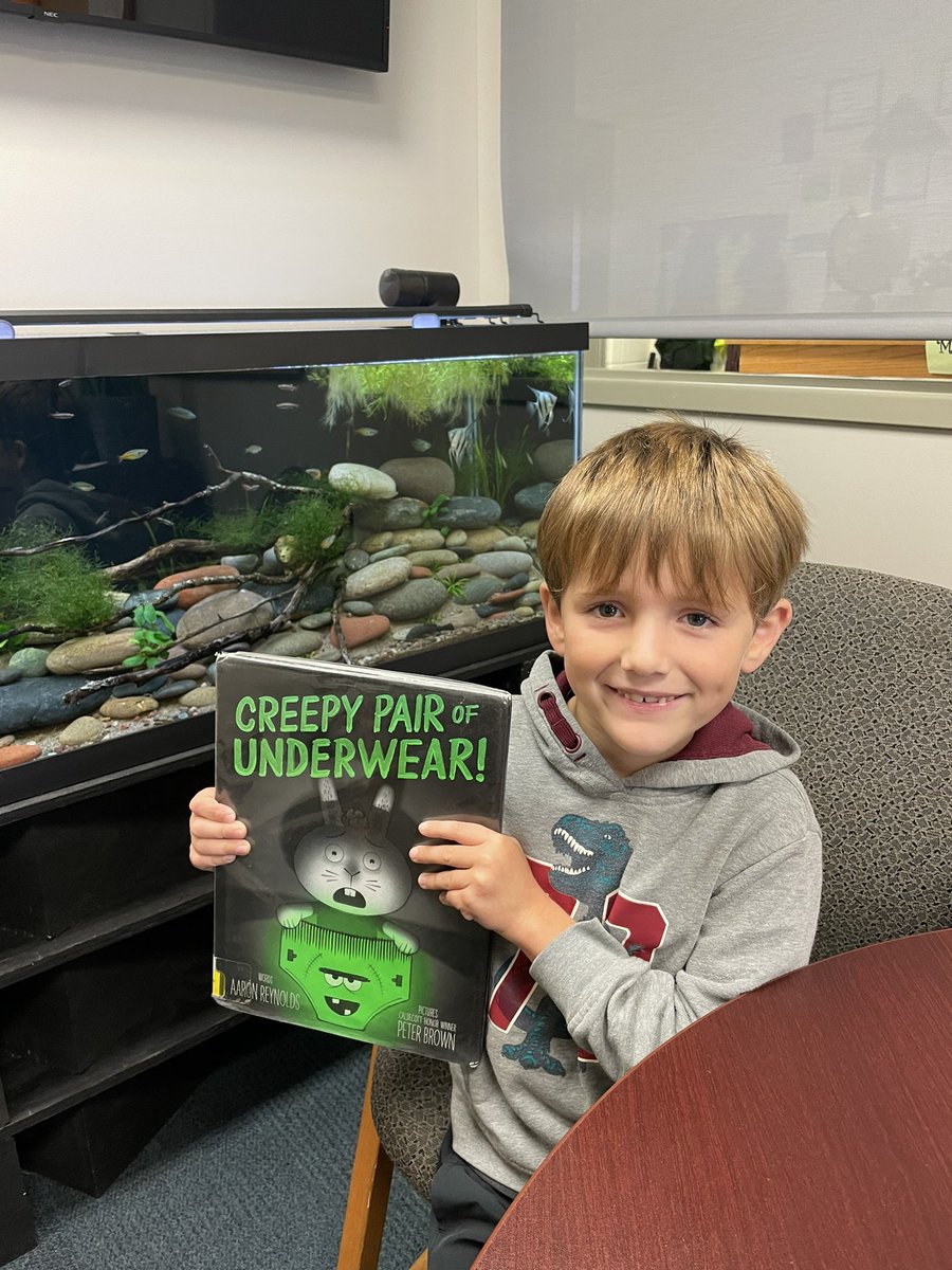 esnyder_D301's tweet photo. As a first grade incentive, students can choose to “read to Principal Snyder.” I had the privilege of listening to two student read one of their favorites. What a great start to the day!  @Central301 https://t.co/cn4MYL0F10