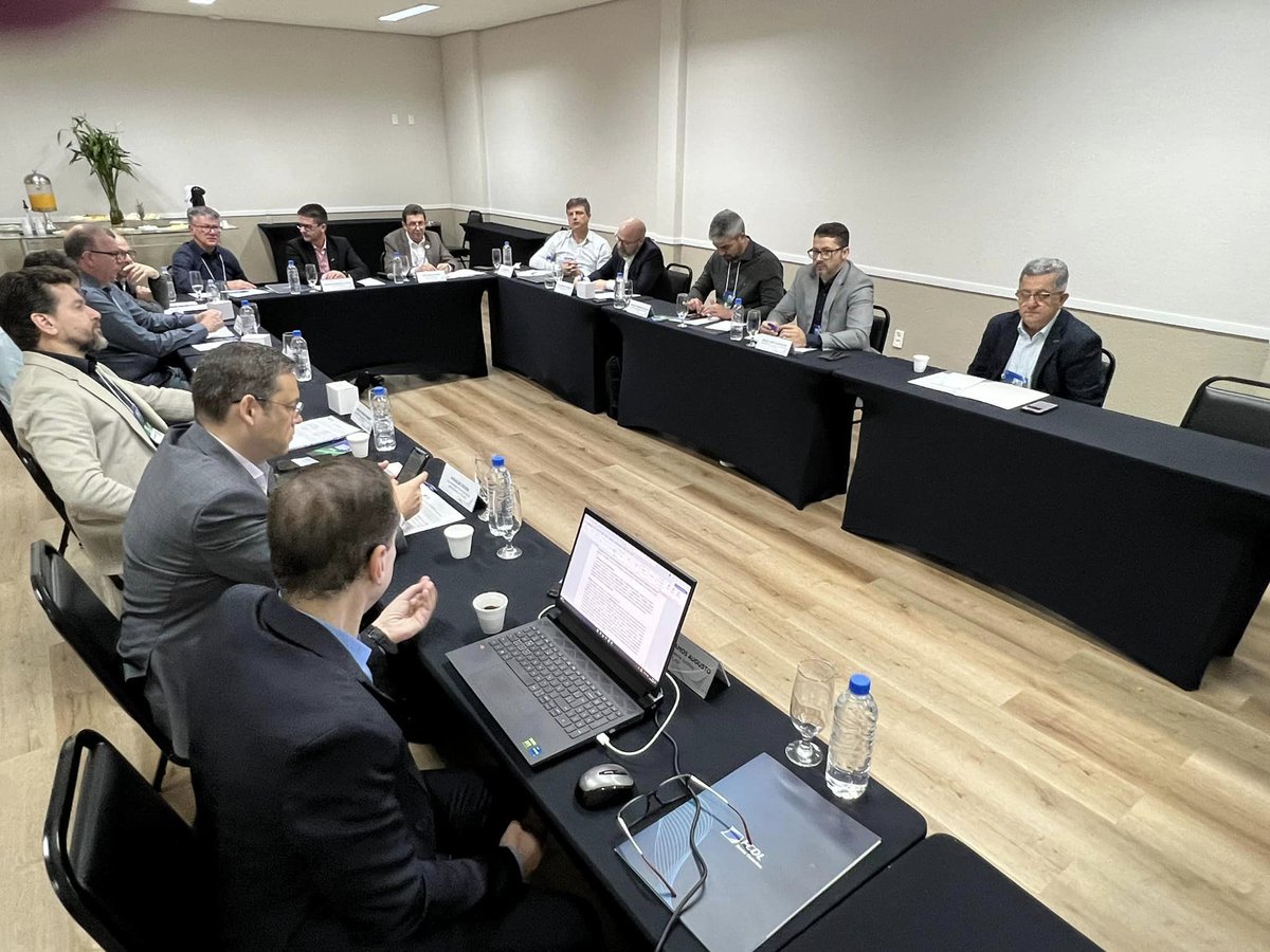 fcdl_sc's tweet image. 📷Paralelo ao CONECTA FCDL/SC, o Conselho Estadual do SPC se reuniu nesta quarta, 13, para tratar de vários assuntos importantes, entre eles, os novos produtos lançados pela Federação, como o novo UME Crediário Fácil.
#otrabalhonaopara #fcdlsc #cespc #novostempos