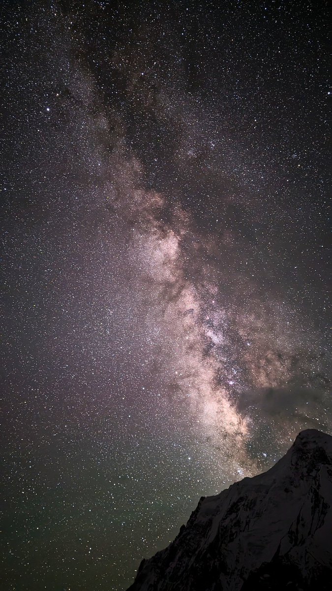 fauconeye's tweet photo. River of stars pouring through the night sky.
 #Milkyway https://t.co/MH3yHffyYd