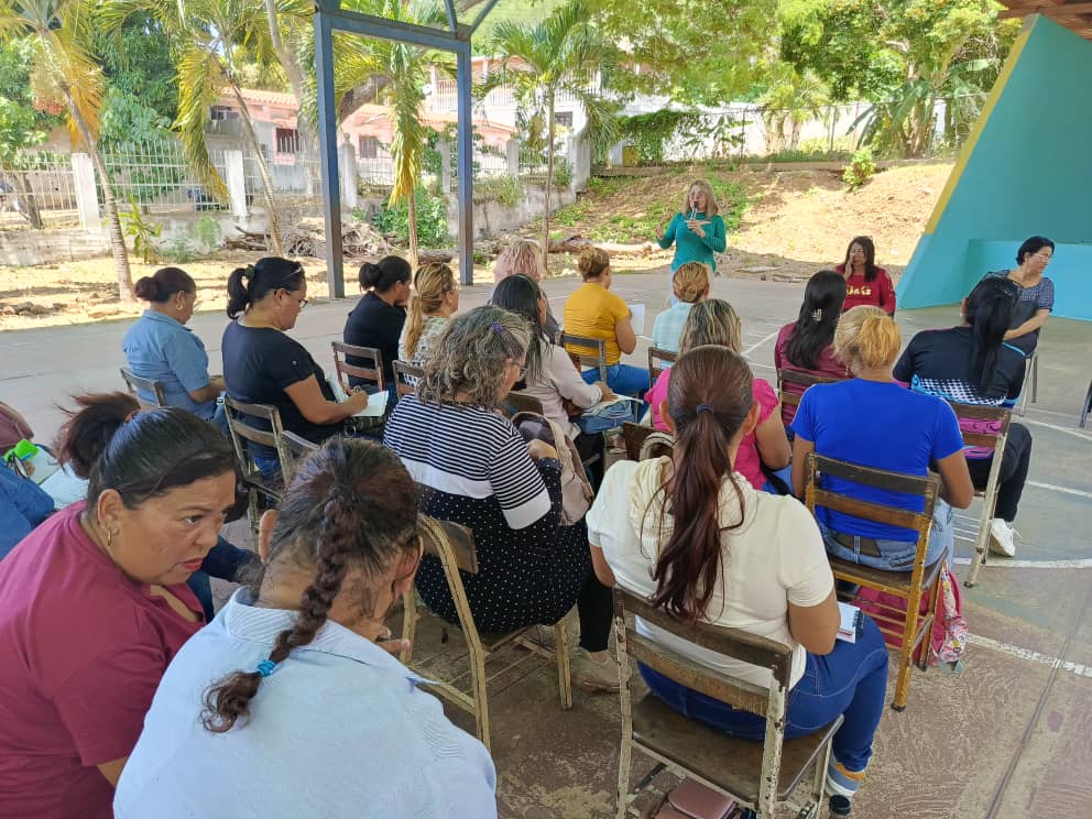 Cumpliendo con las instrucciones del Pdte. @nicolasmaduro, sostuvimos reunión de trabajo junto a Directores de instituciones de los municipios, Peñalver, Piritu, Bruzual, Capistrano, Carvajal y Cajigal, dando Orientaciones del Inicio del año escolar 2023/2024.
<a href="/NicolasMaduro/">Nicolás Maduro</a>