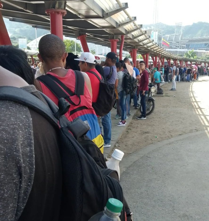 JeanCRodriguez_'s tweet photo. Venezuela #SinLuz | Reportan cierre del sistema del @ifetrenvzla debido a los continuos apagones registrados en al menos 15 estados de Venezuela, incluyendo la capital de la República.
Revolución eléctrica avanza, decían. ¿Será un ataque intergalactico de la CIA? @luisr_rondon https://t.co/jPj4ldGPjo