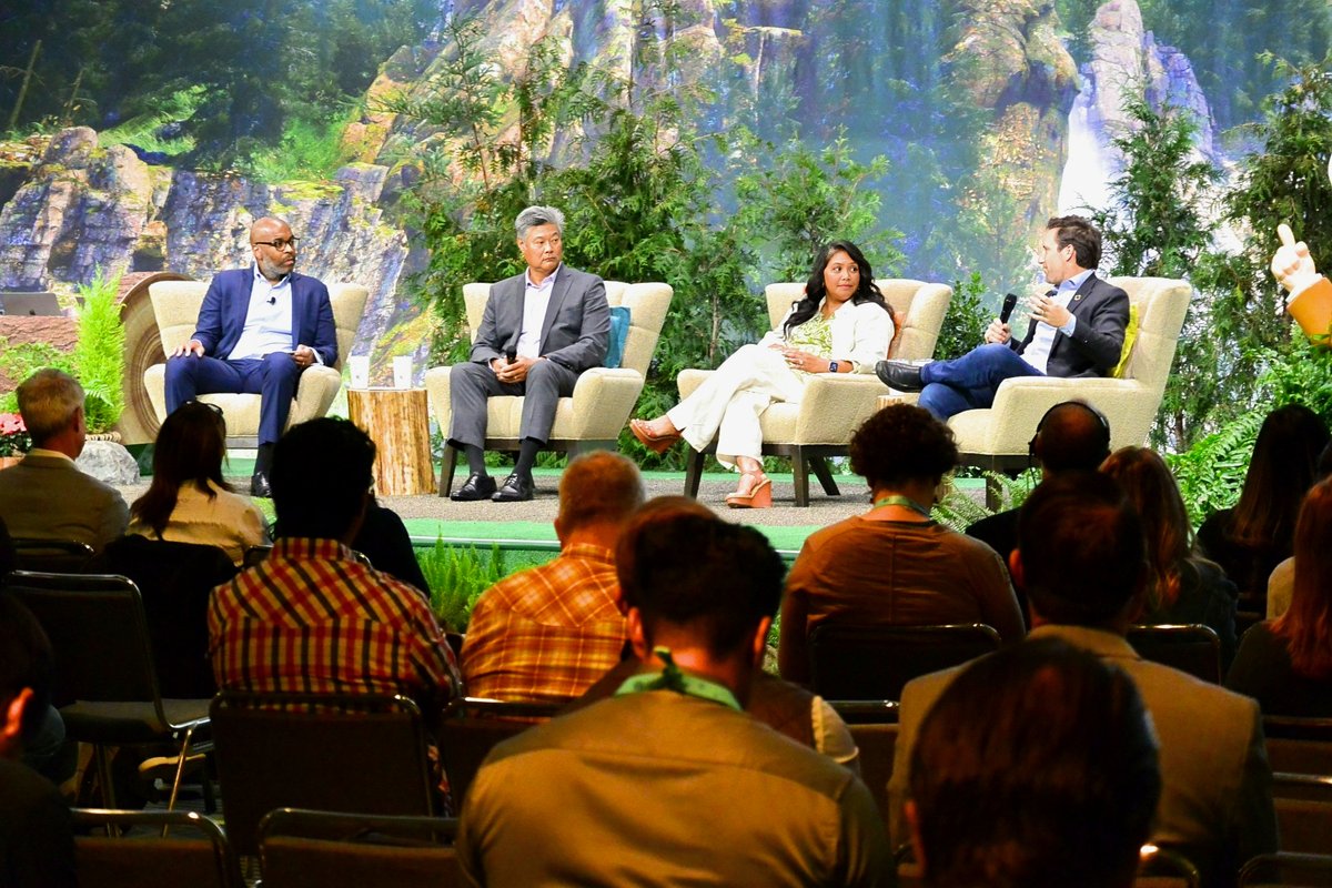 DeloitteDigital's tweet photo. We joined an inspiring conversation about Yes SF at #DF23 today! Our chief purpose &amp; DEI officer Kwasi Mitchell led a discussion emphasizing why “business for good can’t just be one organization's mission. It must be the mission of all.”  @Dreamforce https://t.co/6DJOiNT3Nm