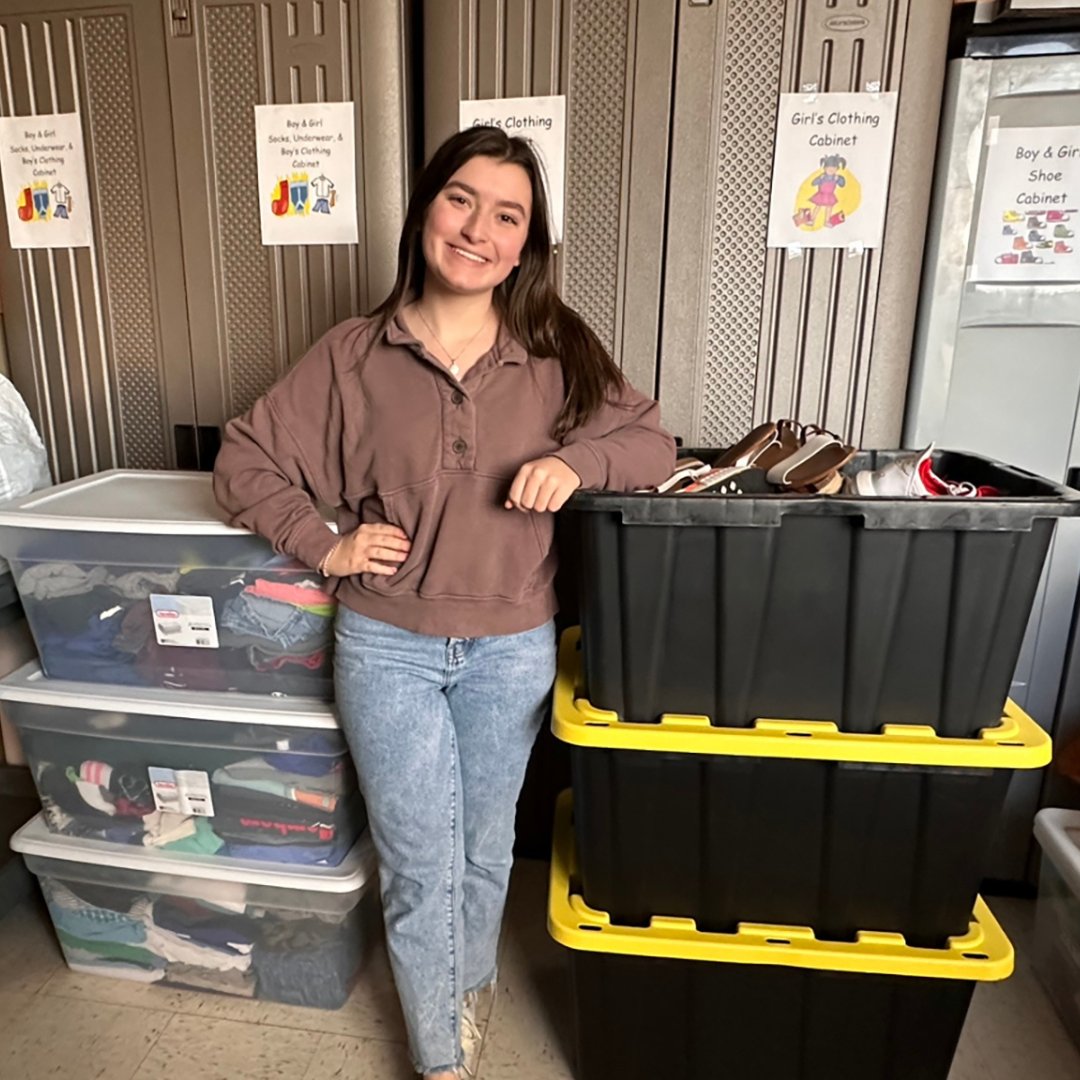 2022 Rogers Scholar and Bath County High School student Caroline Rushing is giving back to Crossroads Elementary School. She organized a “Clothes for Kindness” campaign to benefit the students and the school’s family resource center.