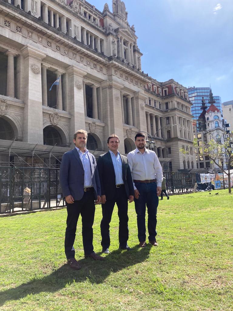 RSanchezOK's tweet photo. Con @mariano_campero y @SebaSalazarbv mantuvimos varias reuniones con especialistas en derecho constitucional y tributario.  Estudiamos llevar a la Corte Suprema Federal el reclamo de la Coparticipación de Impuestos a los municipios de Tucumán. https://t.co/dK5EhsyT0Y