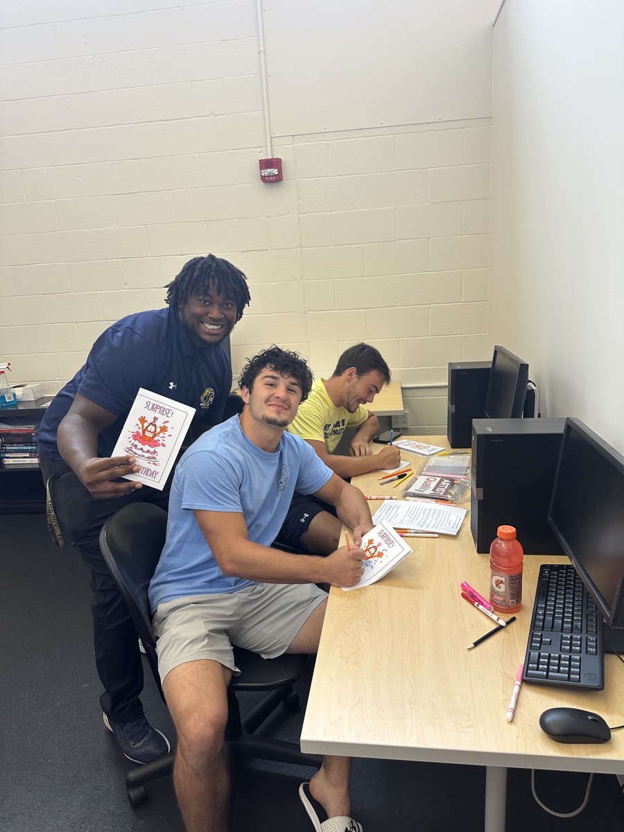 kentstsaac's tweet photo. Thank you @KentStFootball Leadership Council for another great day of Community Service! @KentStAthletics @HelperHelperApp https://t.co/iv9f74yuio