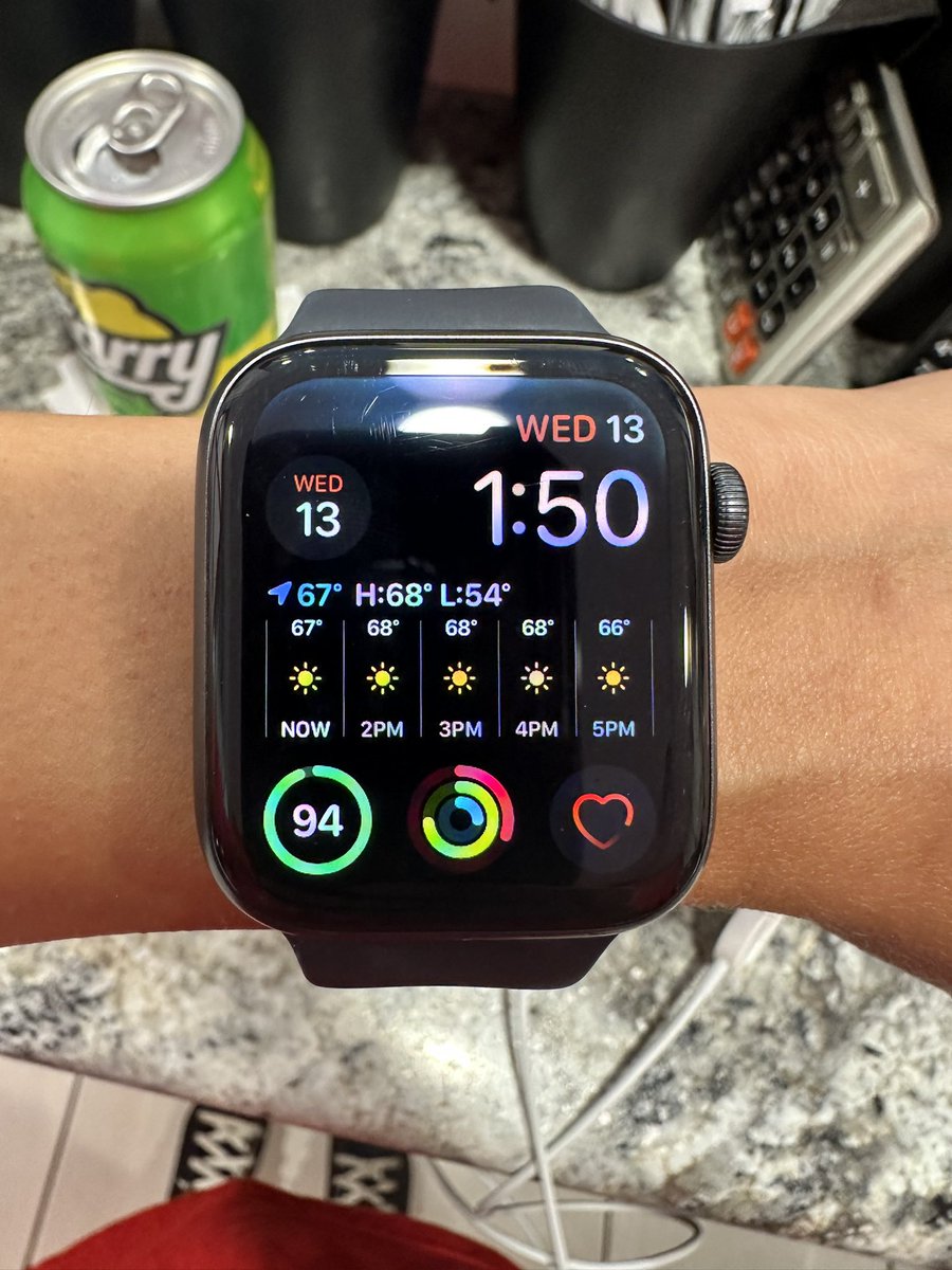 KLopez87's tweet image. @apple wtf finally got my watch to charge after the update and my battery is draining for no reason! #FixIt #IOS10update