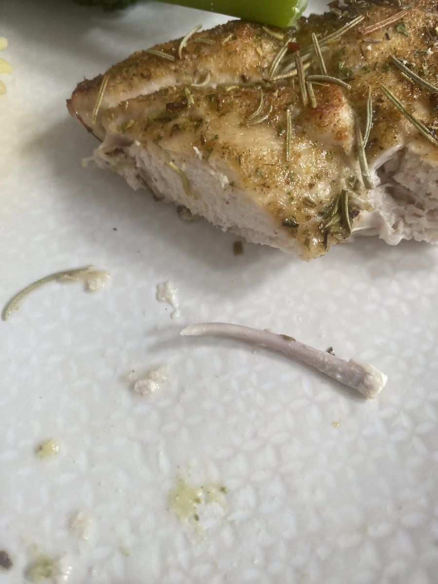 Lolly_87's tweet photo. @LidlGB This is the second time I’ve found a sharp bone in one of your chicken breasts. I have a 3 year old I dread to think if he had eaten this instead of me! Completely Unacceptable ! Your quality checks aren’t meeting standards ! https://t.co/oEAvgrTQH2