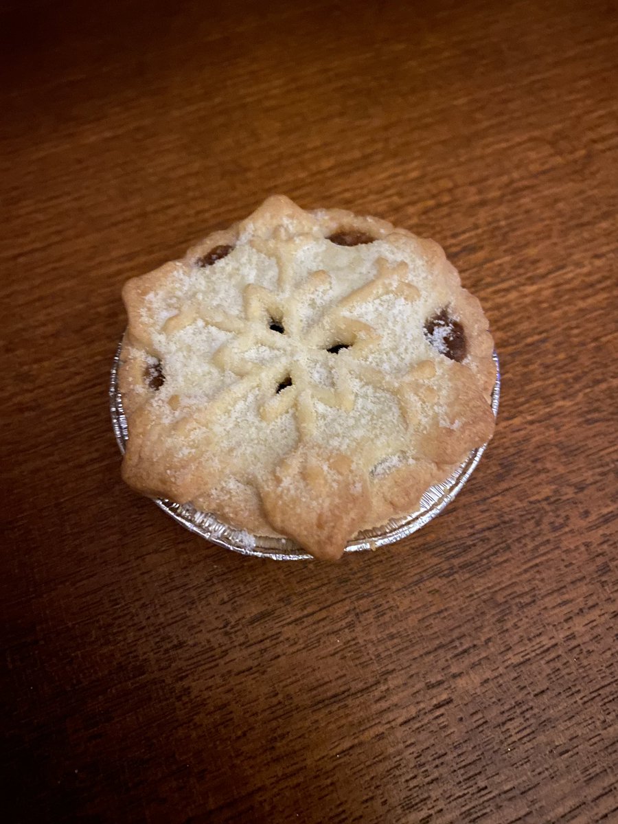 vicky_crane's tweet photo. First mince pie of the year. Have you had one yet? https://t.co/cexnKGmXpU