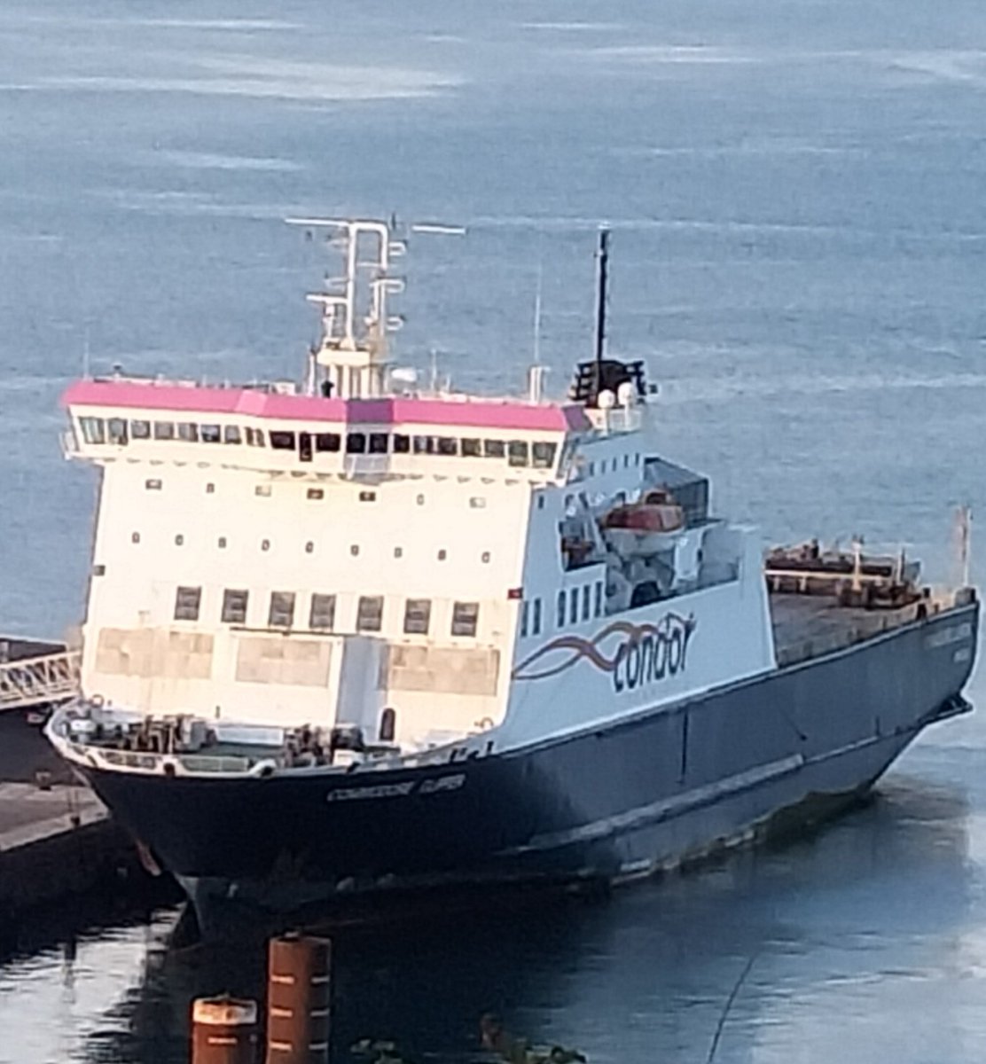 AytonJustyn's tweet photo. Boycott portland port 🇧🇸 Commodore Clipper 🇧🇸 in #portland on 13/9/23.#weymouth #dorset #commodoreclipper #condorferries #shipslnpics #shipping #shipspotting @Condor_Ferries https://t.co/9dJEnKwcvm