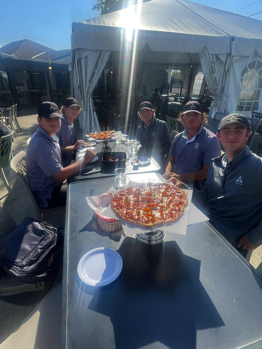 DJHSGolf's tweet image. Bennys pizza for the OCC Champs! 

#GoCelts // #TheGoldStandard