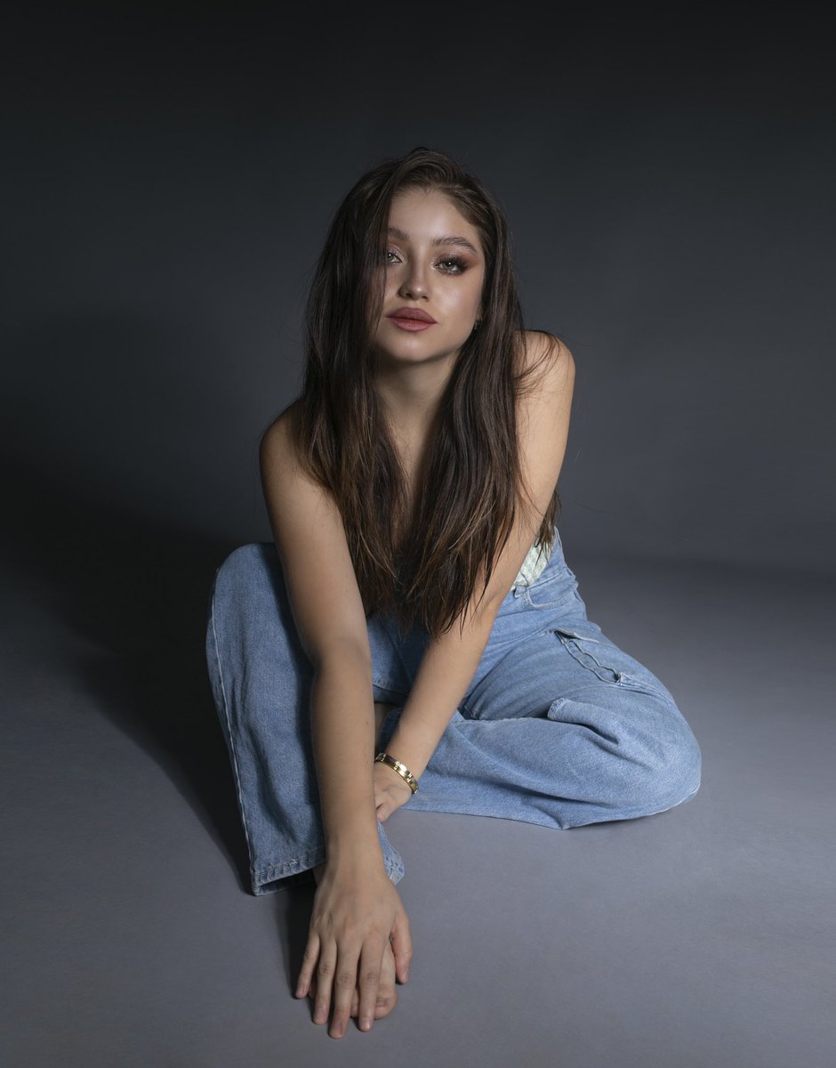 karolsevilla's tweet photo. sueña en grande! ✨ https://t.co/4EQypS5ADf