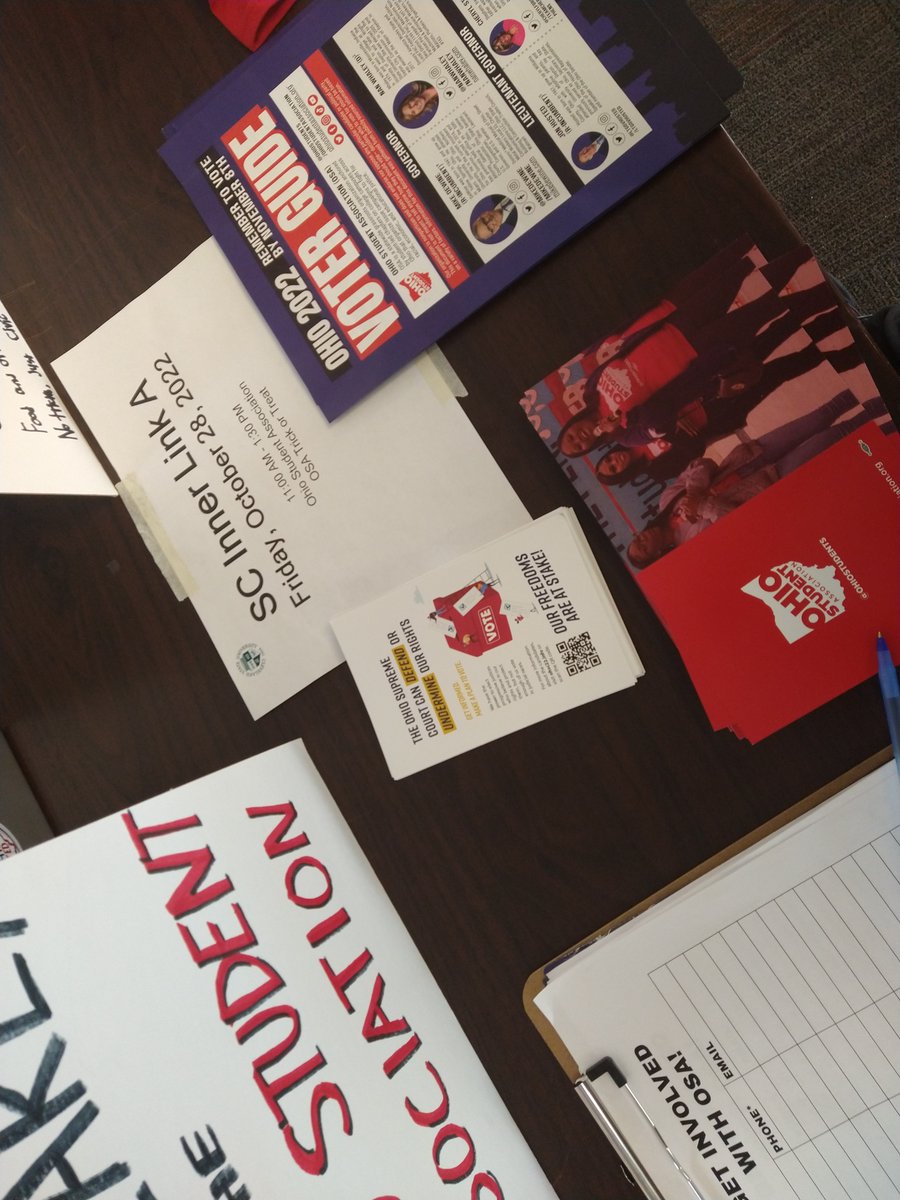 OHIOStudents's tweet photo. @NatlVoterRegDay Doing your research! OSA is proud to have created different voter guides over the years and other educational materials to help Ohio voters prepare for the polls! #VoteReady #NVRDChat https://t.co/h0xJnvDk8N