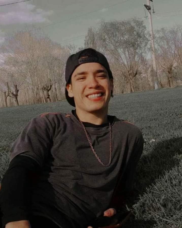 CaarliMastrota's tweet photo. Ayer te despedimos y mi corazón quedo destrozado💔  Adios amor de la tía te voy a buscar en mis sueños y en la estrella más bella que brille en el cielo !!! Quedo la salida pendiente.  Vola alto mi bello ángel Te voy amar Siempre 🕊❤️ https://t.co/LujIOK5RSZ