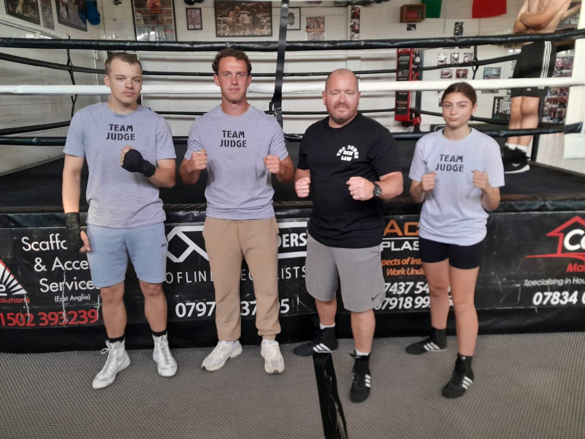 benthepara's tweet image. Hi all,
On November 18th this year I am stepping into the ring for my first ever boxing fight.

I have chosen to raise money for The Waveney Ambulance Station welfare fund. It is an emergency fund for staff to utilise in hard times.

justgiving.com/crowdfunding/b…