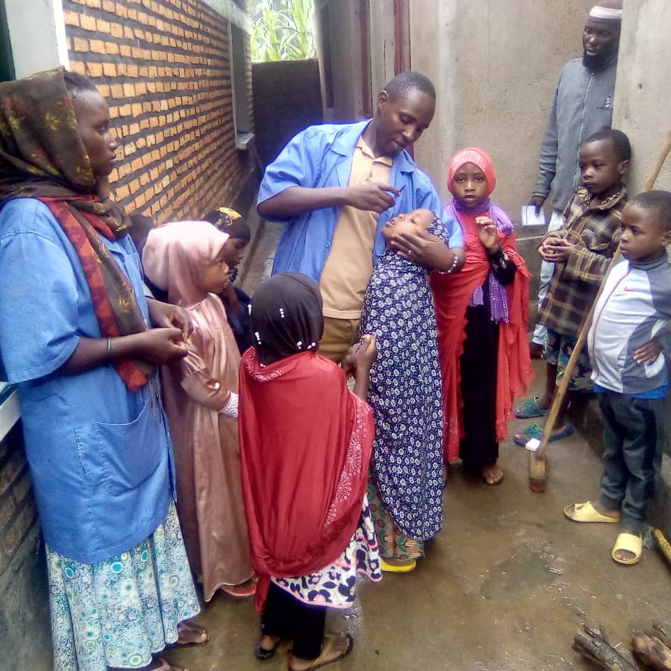 Rwandan CHWs are in the process of preventing the #polio virus with the help of the #Ministry of Health and our donors like #UNCEF.@join_chic ,@TIPGlobalHealth ,@CarolFaithW ,@UNICEF