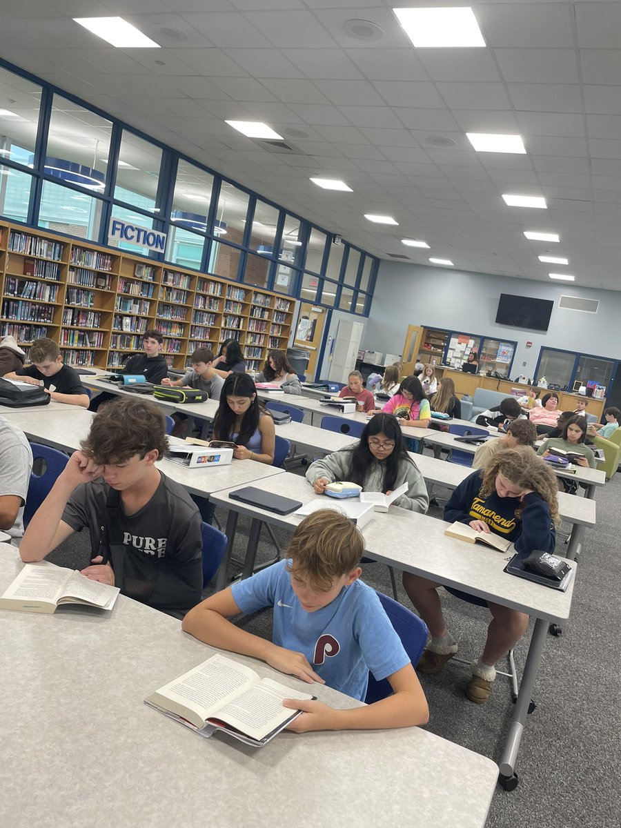 MrsNicoleLaird's tweet photo. 8th grade enjoyed their first trip to the library this year! Thank you @TamanendLibrary /Mrs. Holloway for having us!

Would have taken more pictures but students were excited to ask for recommendations 📚📖

@CBTamanendMS #ReadersAreLeaders https://t.co/4ST7mqXVak