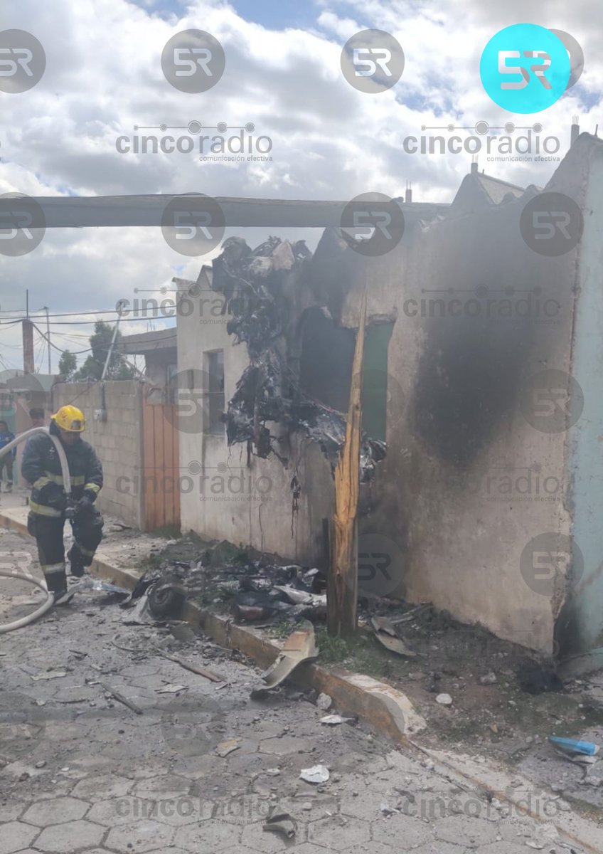 laredcincoradio's tweet photo. #AlMomento 🚨 || Tres personas sin vida es el saldo del desplome de una avioneta en la comunidad de Santiago Tenango municipio de Felipe Ángeles. #LaRedCincoRadio #Puebla https://t.co/1RGumsYoB6