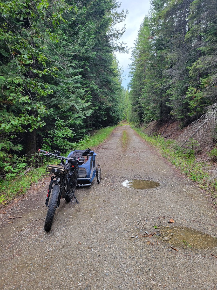 Lost and alone on some forgotten highway.
#bakcouebikes 
#middleofnowhere