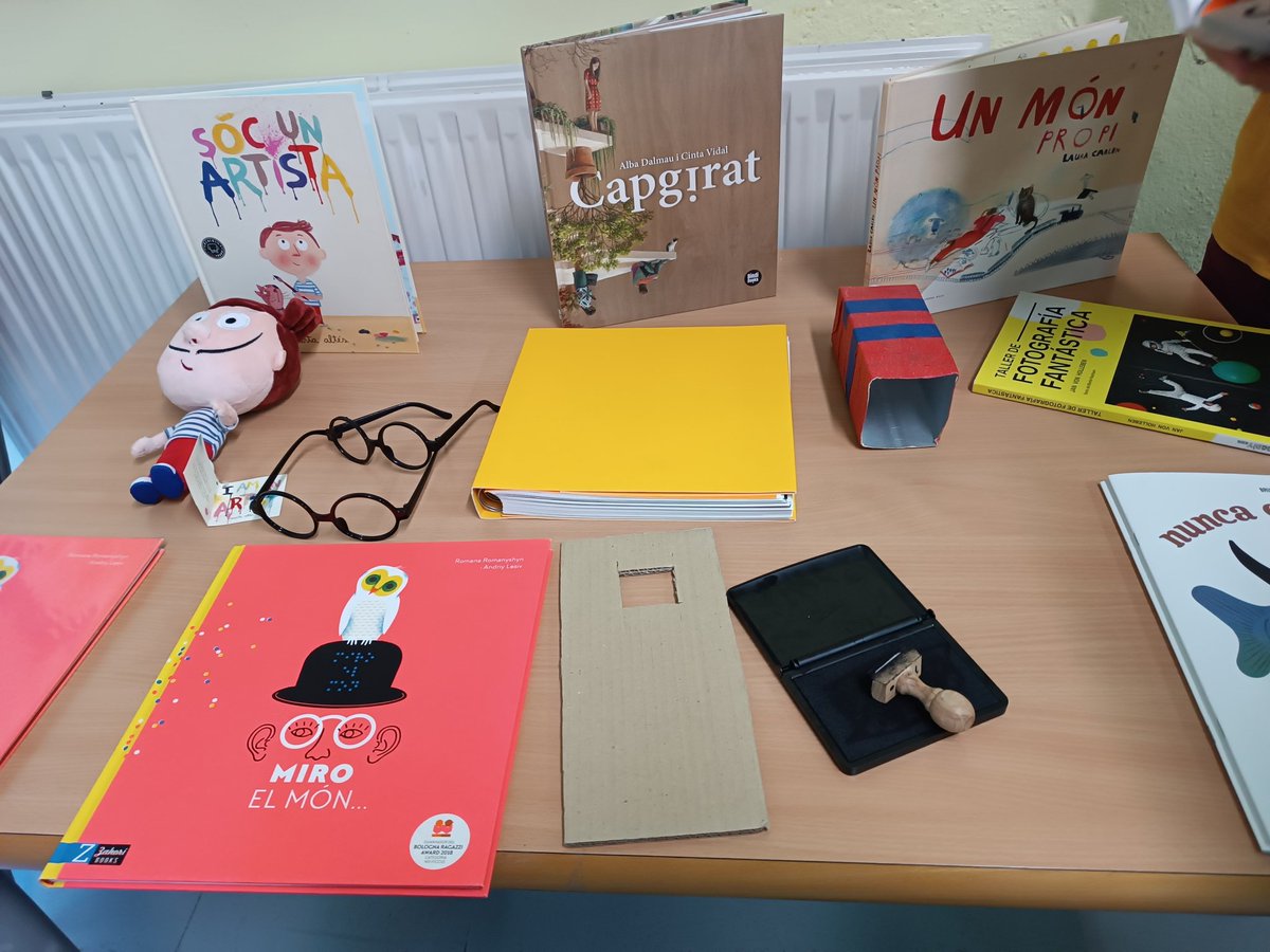 CRPVOII's tweet photo. Tret de sortida a les formacions d'aquest curs! Molt bones sensacions en la primera sessió de Llenguatges artístics en processos d'aprenentatge globalitzats. Obrint mirades amb @3art #placesexhaurides https://t.co/oVngy5Sus4