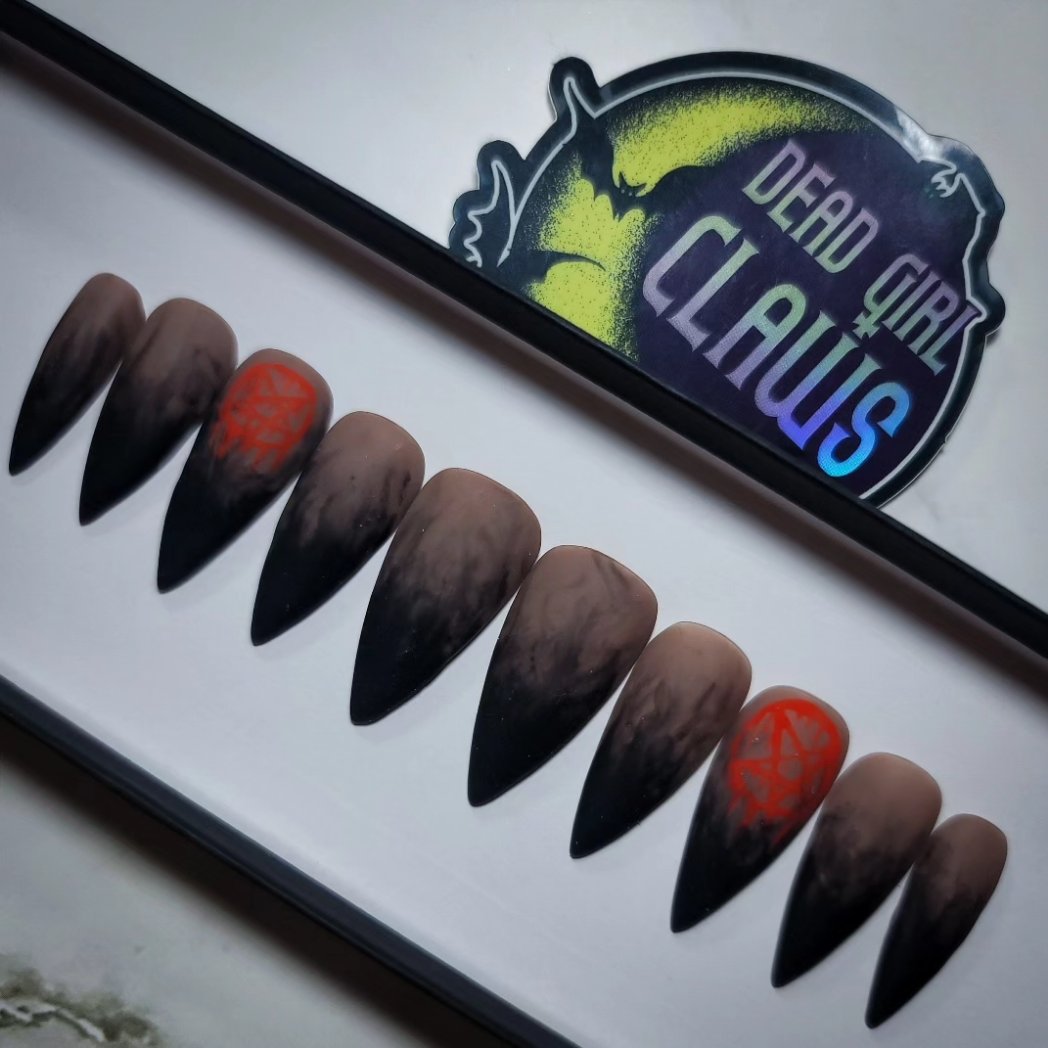 LIVING DEAD MAKEUP tweet media