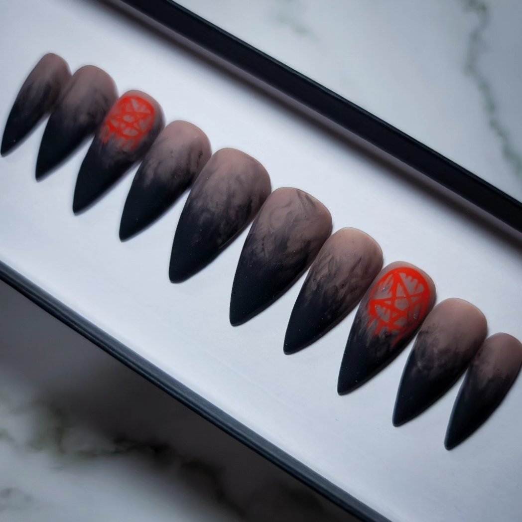 LIVING DEAD MAKEUP tweet media