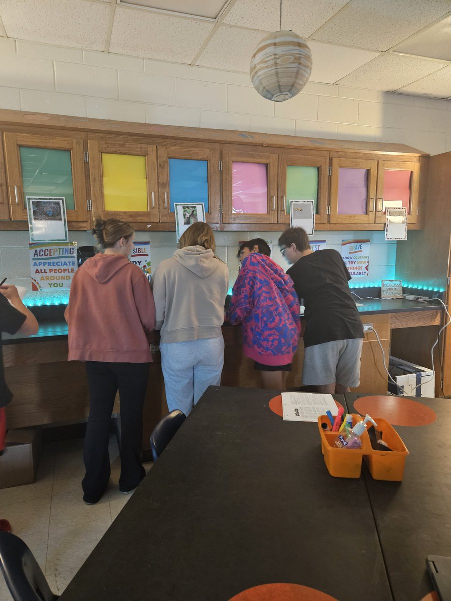 MrsRieflerSJMS's tweet photo. Caught them have real conversations about animal behaviors.  They did great with this activity! #sjmssharpsharks https://t.co/bo1NY5sxgp