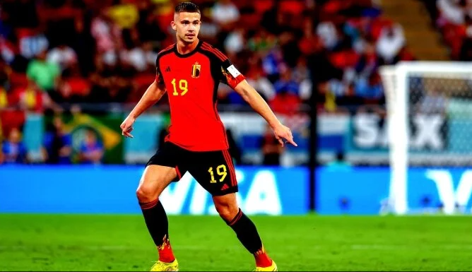 Fenerbahçe'ye İngiltere'den iyi haber; Dendoncker! Transfer çalışmalarını sürdüren Fenerbahçe'nin Leander Dendoncker için Aston Villa'ya yaptığı teklifin İngiliz kulübü tarafından kabul edileceği öne sürüldü. bit.ly/Grand777 #GrandPashaBet #grandpasha