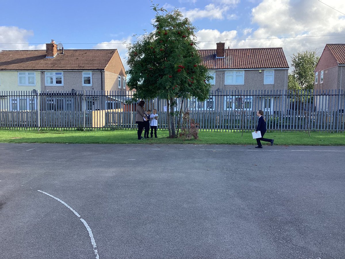 parkendprimary's tweet photo. Year 5 had a great time on a treasure hunt for words and their definitions today in reading #outdoorlearning #secretsofasunking https://t.co/fbLQ41hsQd