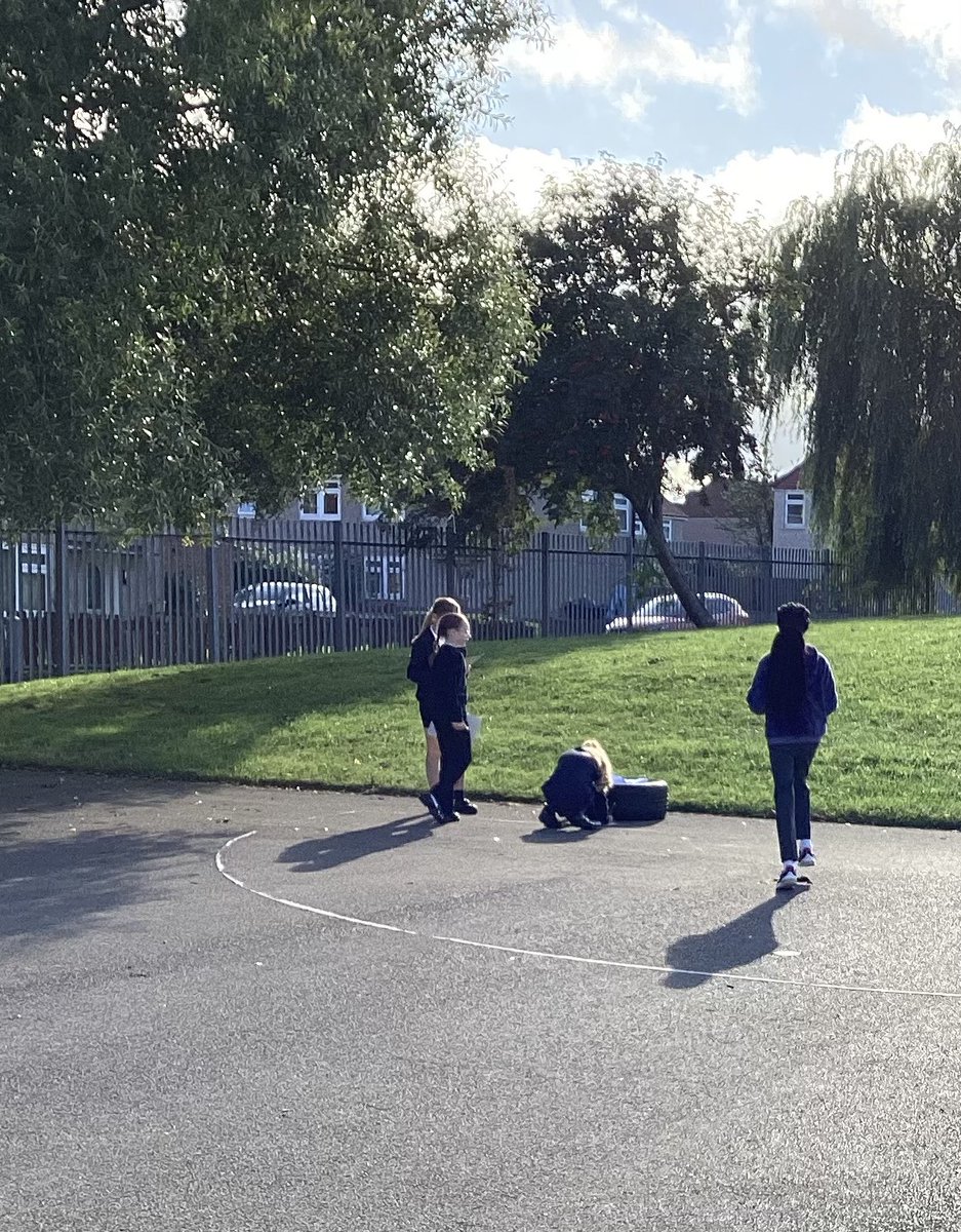 parkendprimary's tweet photo. Year 5 had a great time on a treasure hunt for words and their definitions today in reading #outdoorlearning #secretsofasunking https://t.co/fbLQ41hsQd